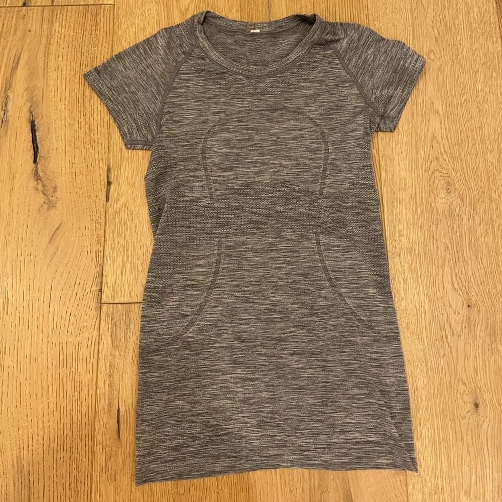 swiftly tech tee!! Size 4!!